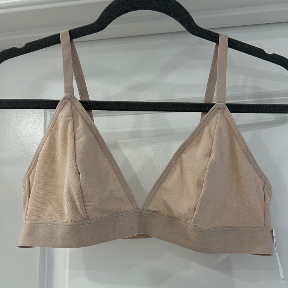 Old Navy Mesh V-Neck Bralette Bra - Picture 3 of 6
